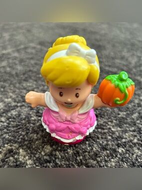 Super Rare Fisher-Price Little People Disney Princess Cinderella Pumpkin Figure